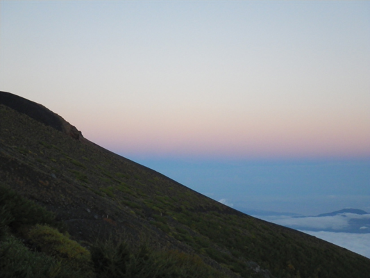 �x�m�R�̎R�����E��i�R������̌i�F