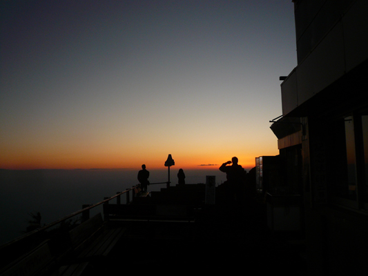 �x�m�R�̎R�����E��i�R������̌i�F